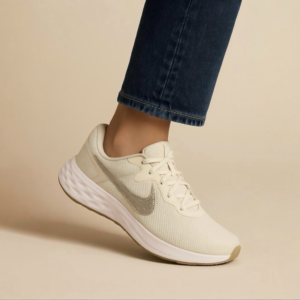 Nike Womens Revolution 6 NN Running Shoes Size 9 White DC3729-101 Sneaker